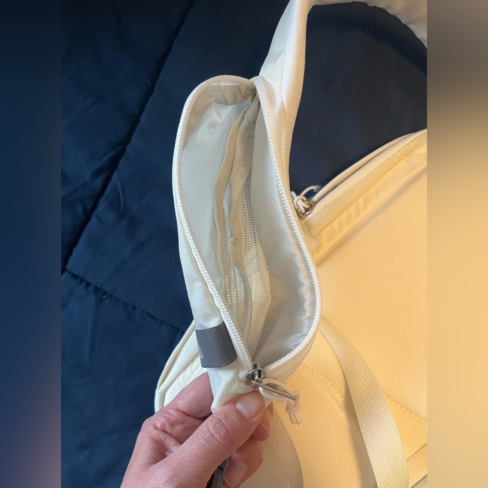NWT The North Face Borealis Sling Bag -White Dune/Gravel - Picture 7 of 13